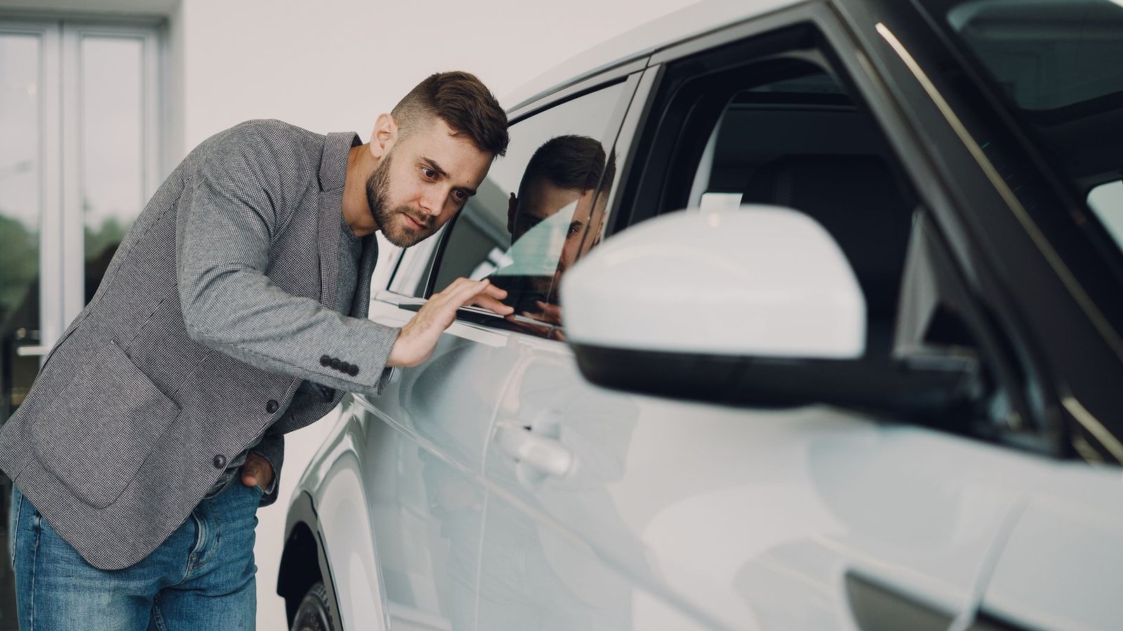 Jak porównać kilka samochodów przed zakupem i wybrać auto najlepiej dopasowane do swoich potrzeb?